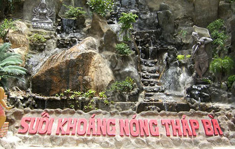 suối khoáng nóng Tháp Bà